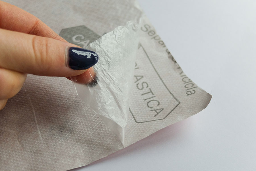 Con il sistema Easy Strap per la carta alimentare riciclabile Adercarta conferma il suo impegno per l’ambiente e un futuro più verde.