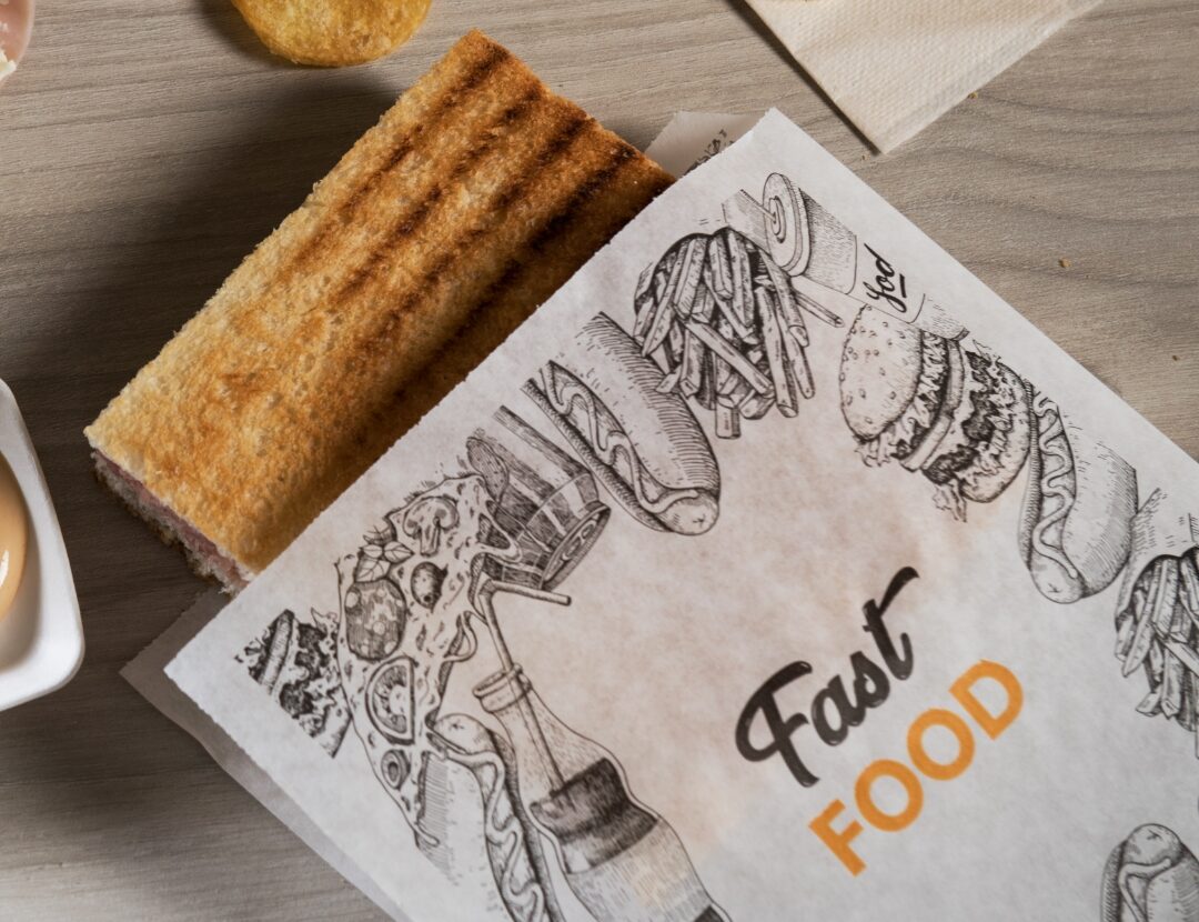 Scopri i sacchetti Fast Food Adercarta, perfetti per cibo da asporto. Versatili, di alta qualità e conformi alle normative alimentari. Ordina ora.