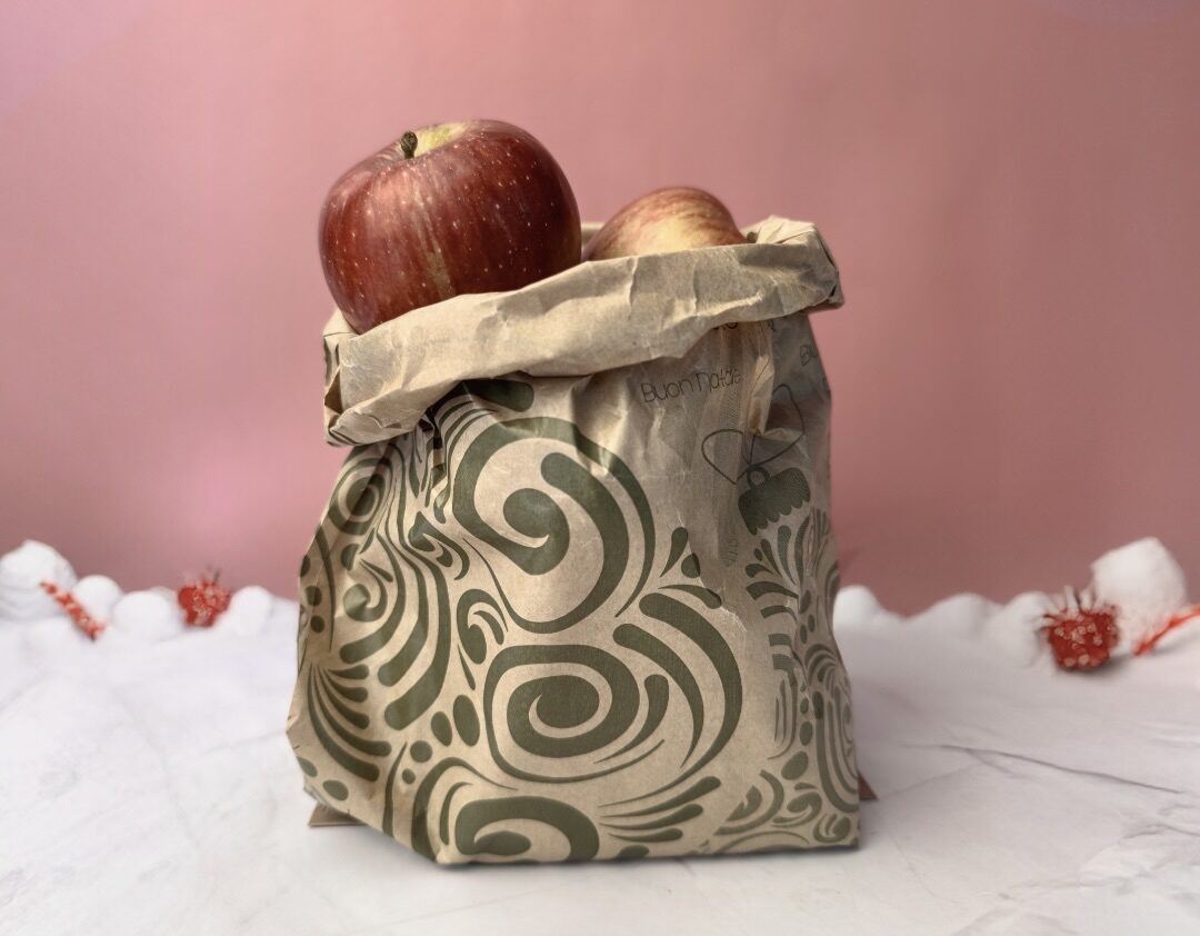 Scopri i nuovi sacchetti per alimenti della collezione natalizia Adercarta: sostenibilità e sicurezza alimentare si uniscono al design perfetto per le feste.