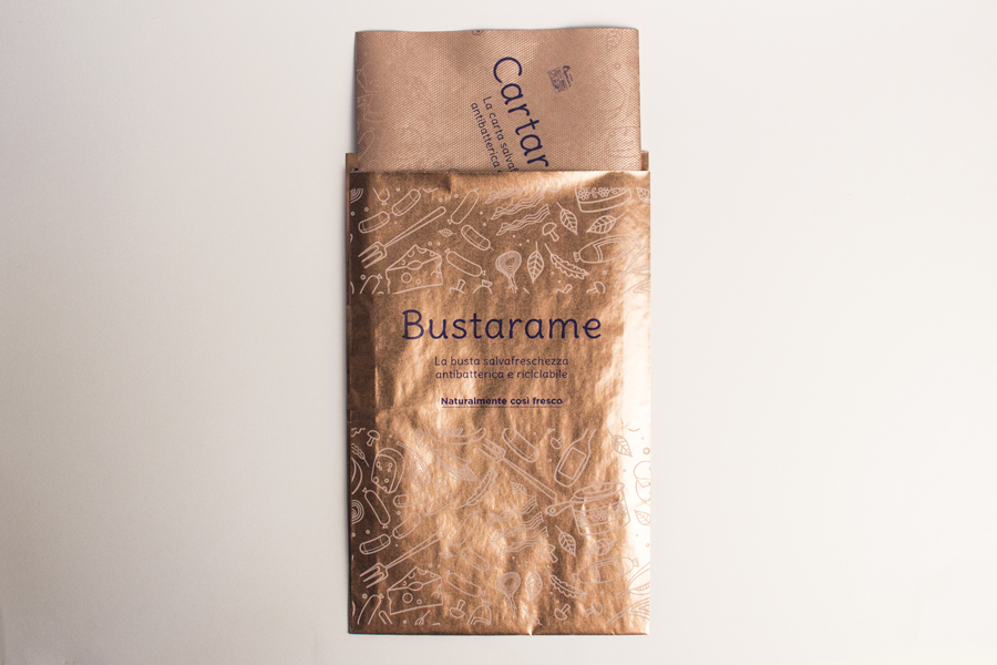 Bustarame è la rivoluzionaria busta salvafreschezza ecologica e antibatterica ideata da Adercarta per il confezionamento dei prodotti freschi da banco.