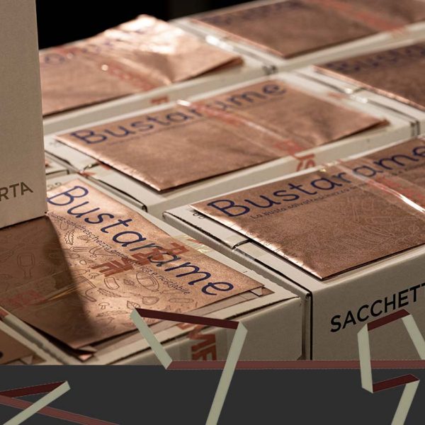 Produzione sacchetti di carta per il B2B: cosa valutare in un produttore tra capacità, qualità, certificazioni e logistica.